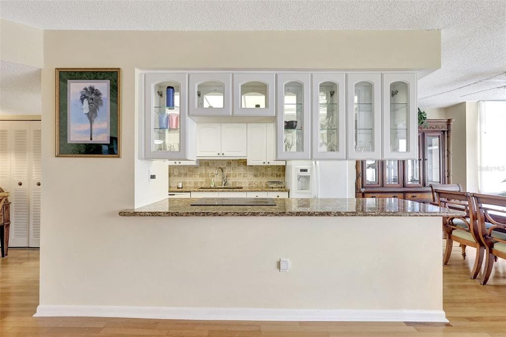 660 ISLAND WAY 708 photo 12