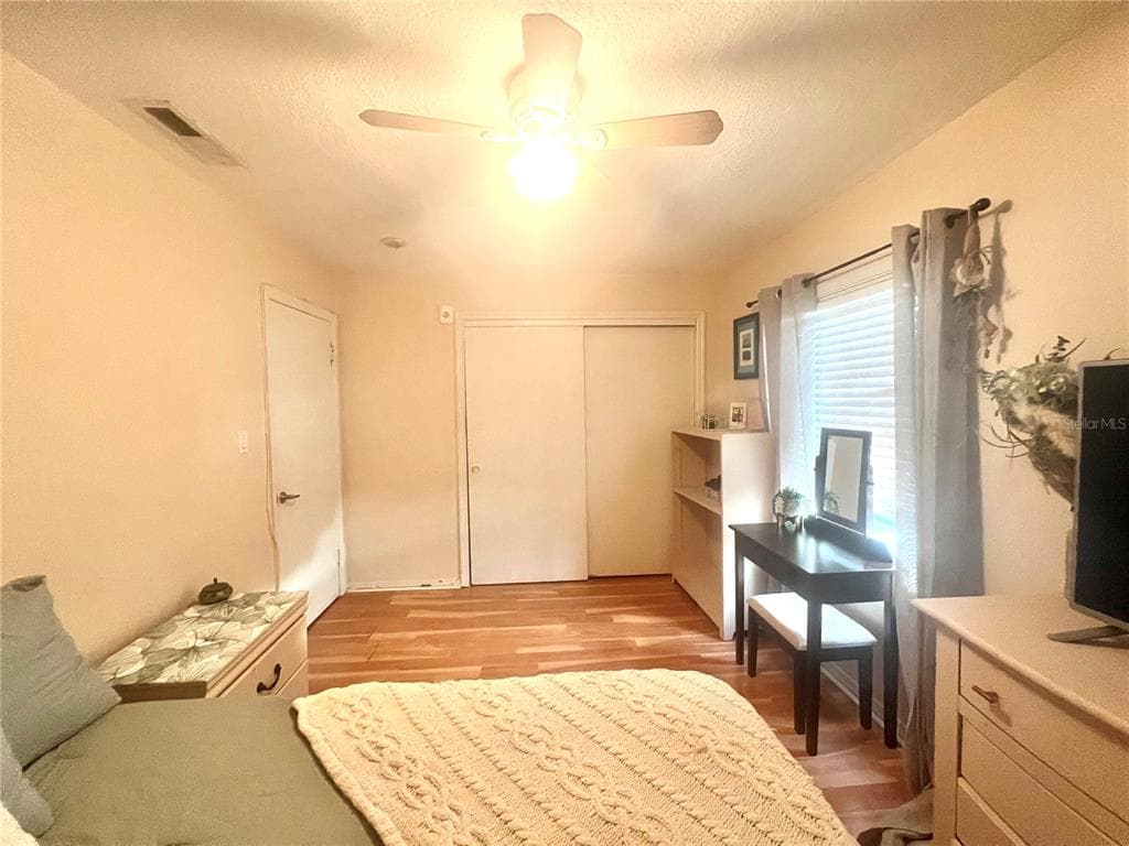 5020 BEACH DRIVE SE D photo 5