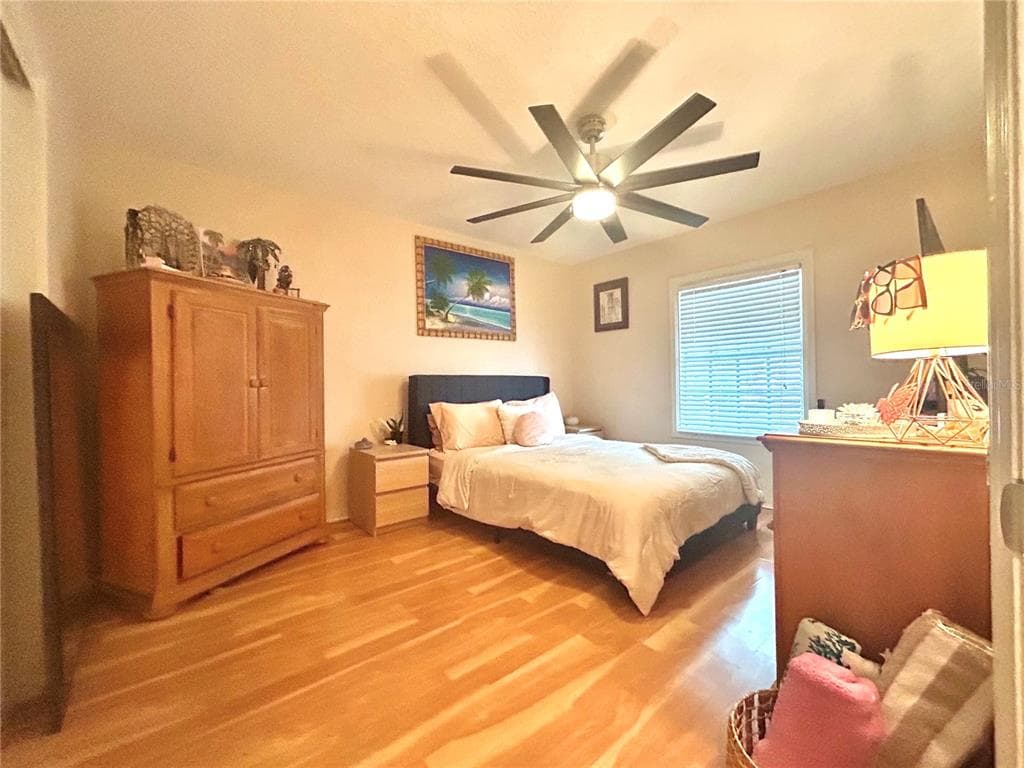 5020 BEACH DRIVE SE D photo 20