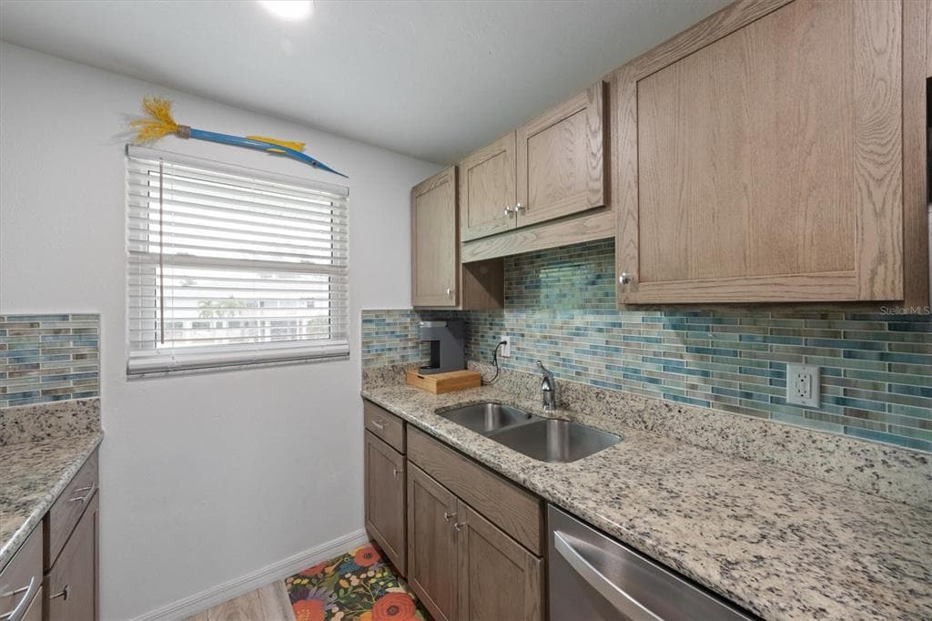 6808 PALM DRIVE B photo 8