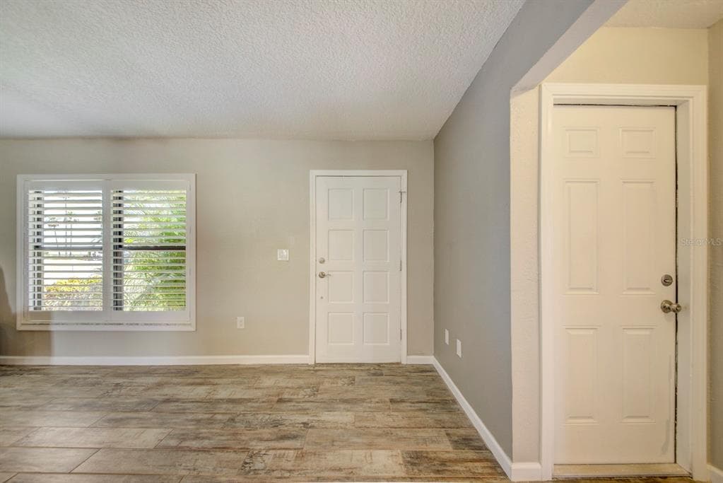 4266 DELEON DRIVE photo 6