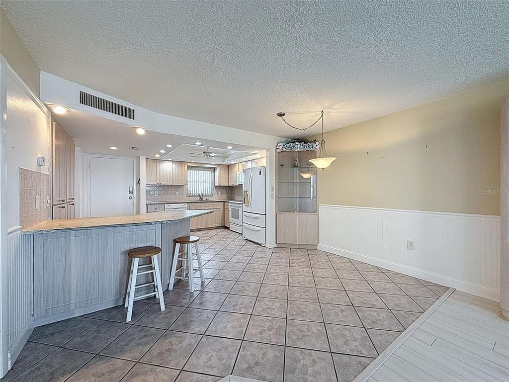 4550 COVE CIRCLE 507 photo 7