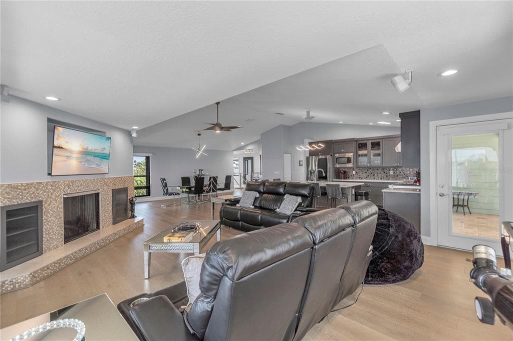 818 NANCY GAMBLE LANE photo 20