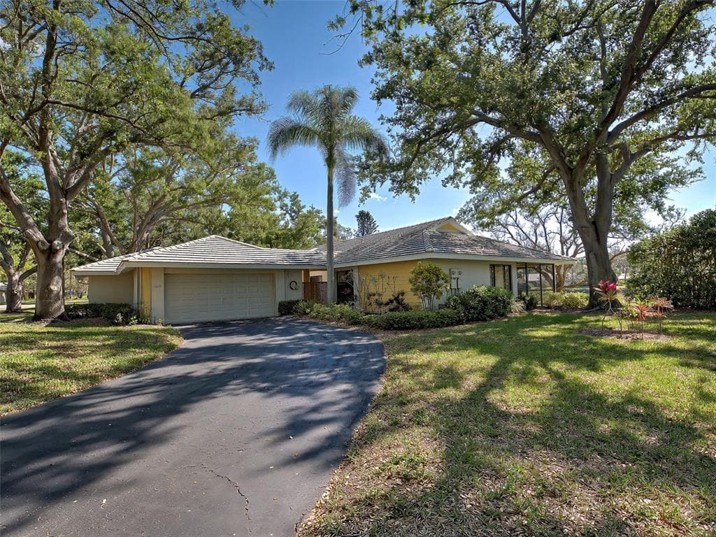 220 SOUTHAMPTON DRIVE 325 photo 2