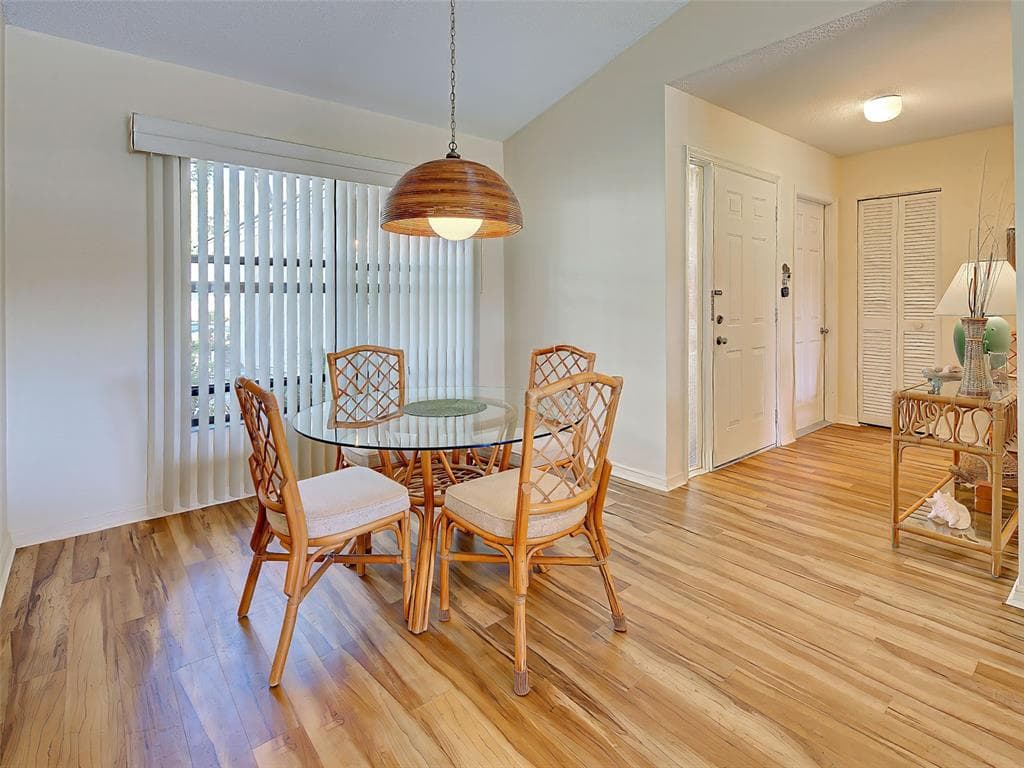 220 SOUTHAMPTON DRIVE 325 photo 12
