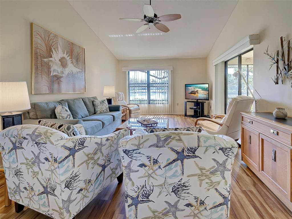220 SOUTHAMPTON DRIVE 325 photo 15