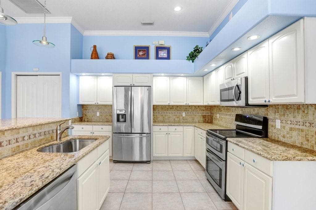 12009 BREWSTER DRIVE photo 17