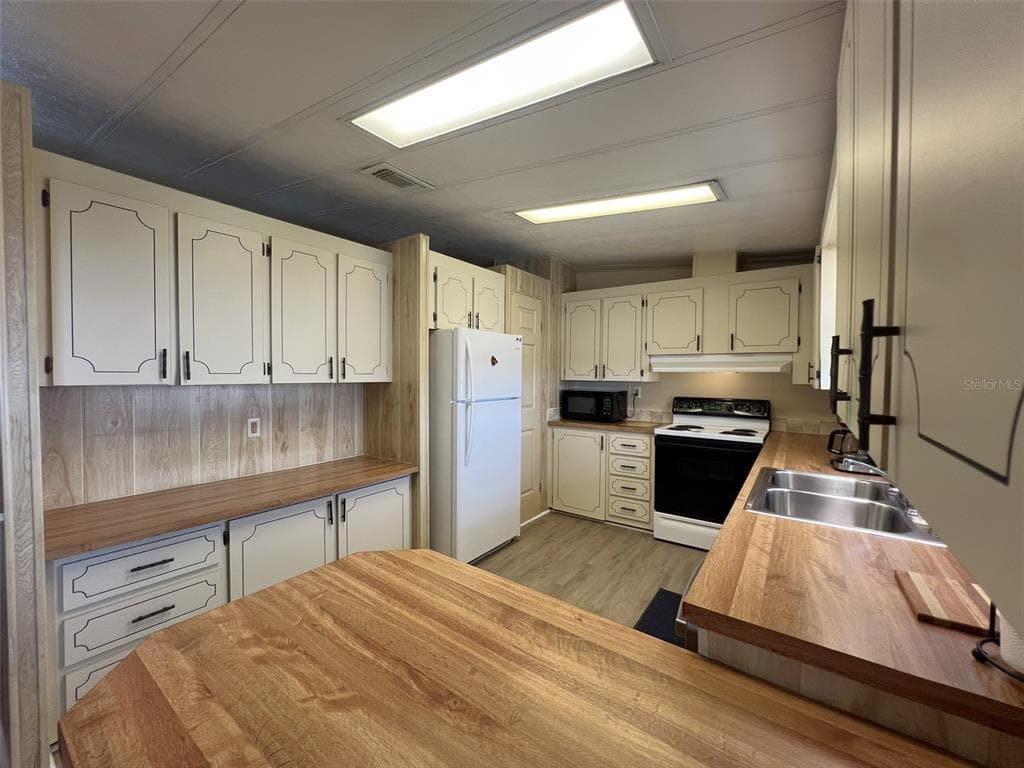2055 S FLORAL AVENUE 133 photo 7