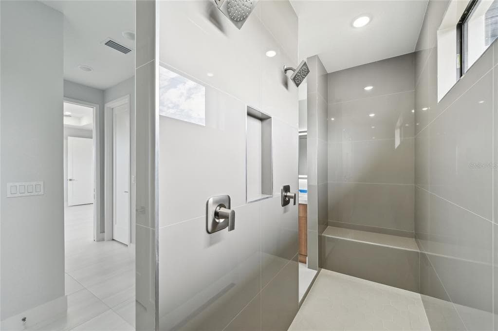 9516 PRESIDENT CIRCLE photo 19