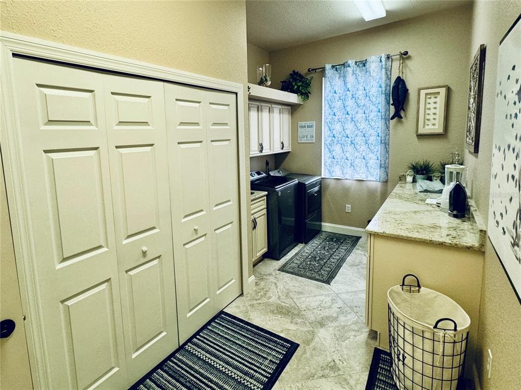 1024 SAN MATEO DRIVE photo 12