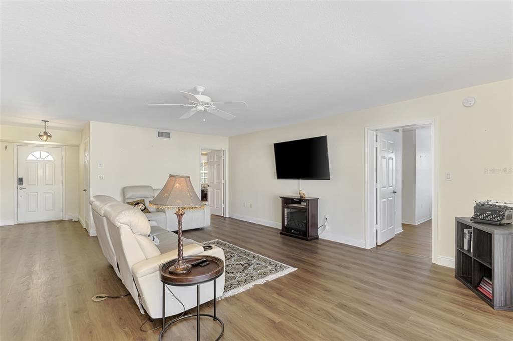 130 BREAKERS COURT 221 photo 11