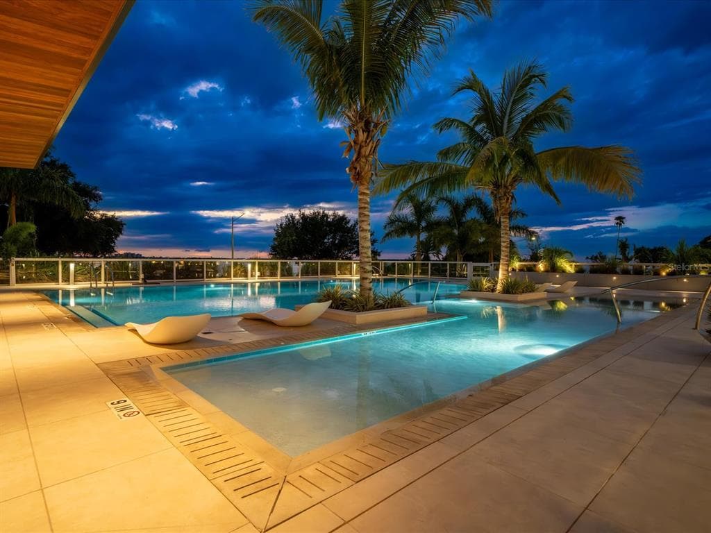 1020 SUNSET POINT ROAD 511 photo 14