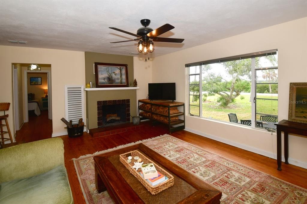 160 BAYSHORE DRIVE photo 15