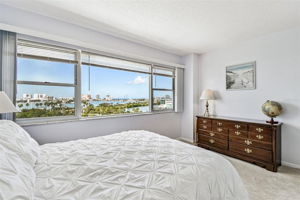31 ISLAND WAY 609 photo 16
