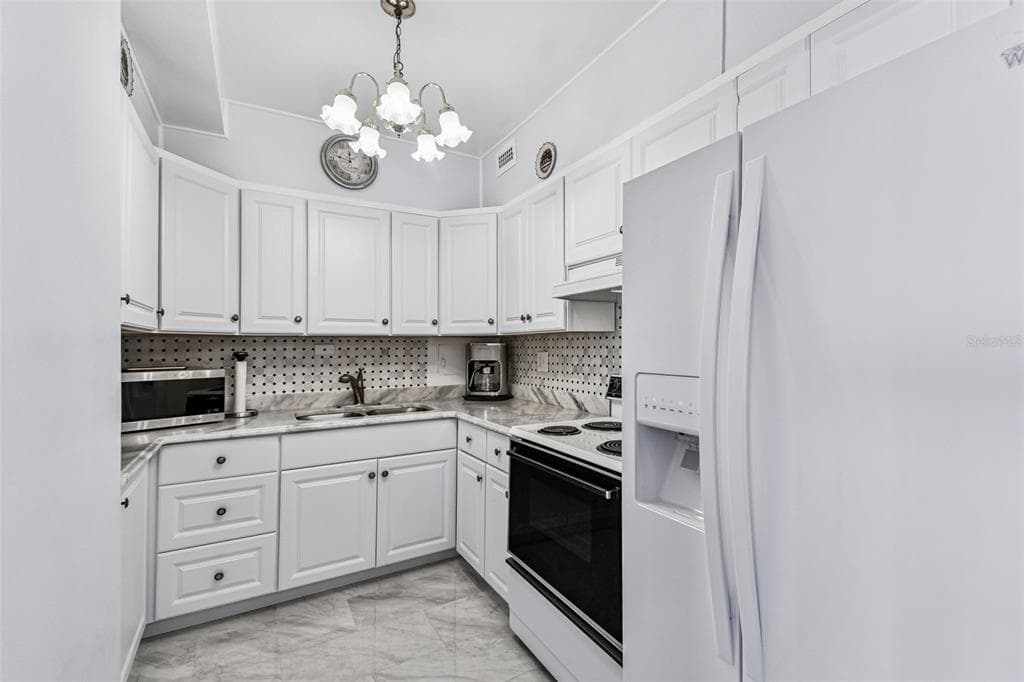 31 ISLAND WAY 609 photo 9