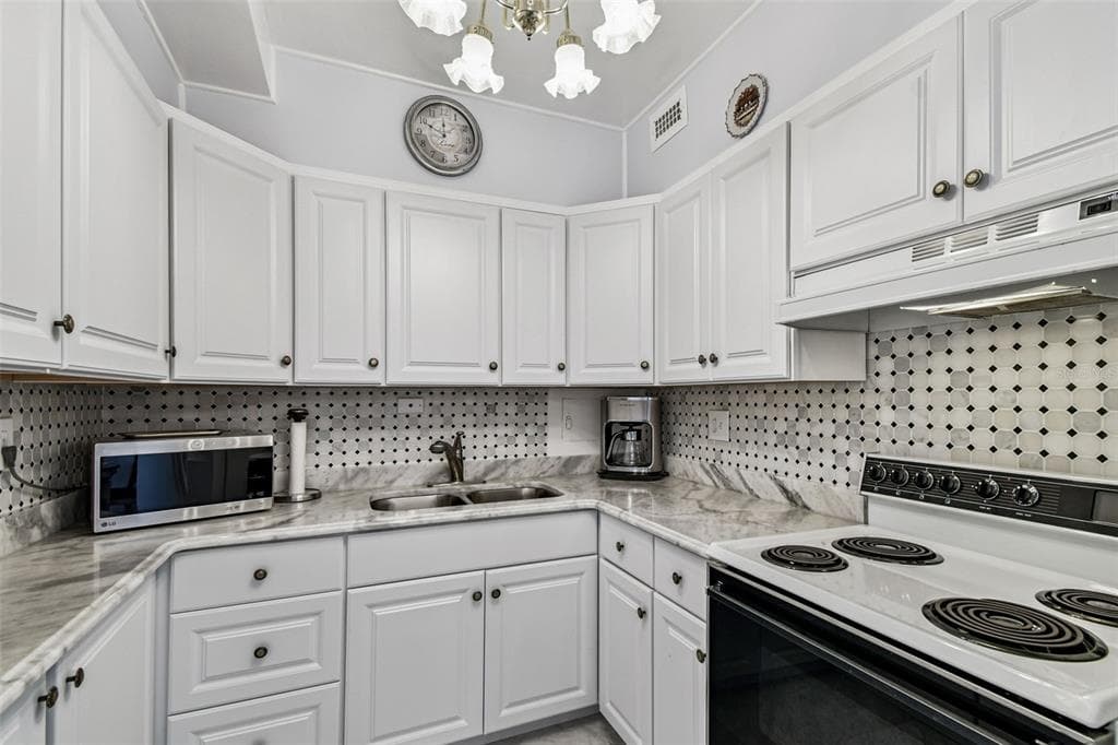 31 ISLAND WAY 609 photo 10
