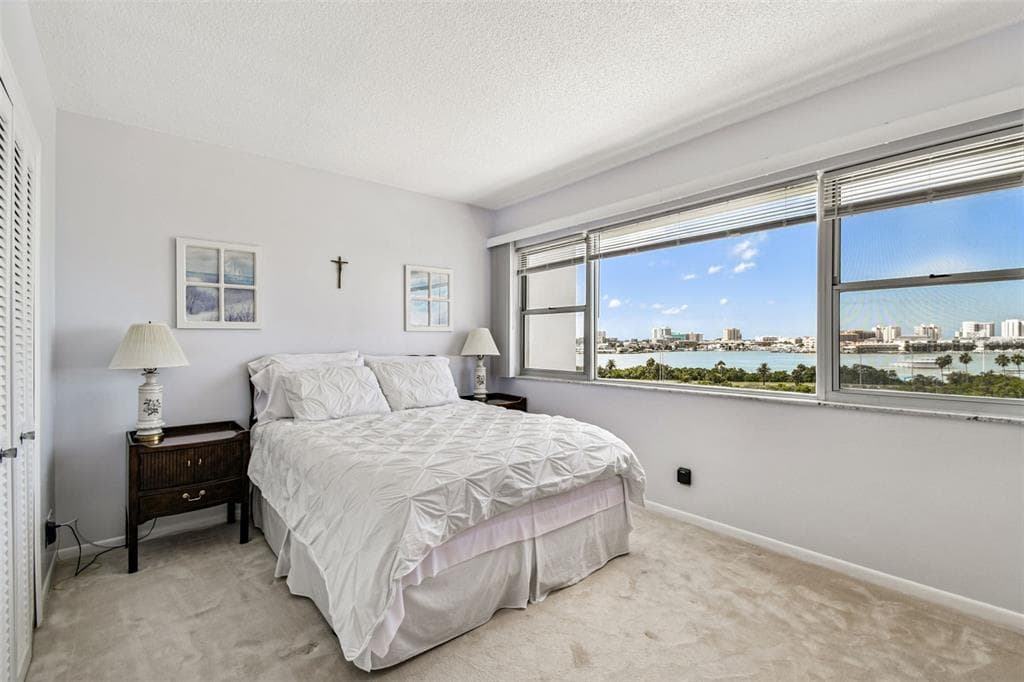 31 ISLAND WAY 609 photo 14