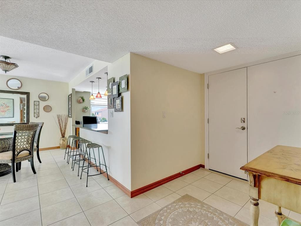 1400 GULF BOULEVARD 204 photo 4