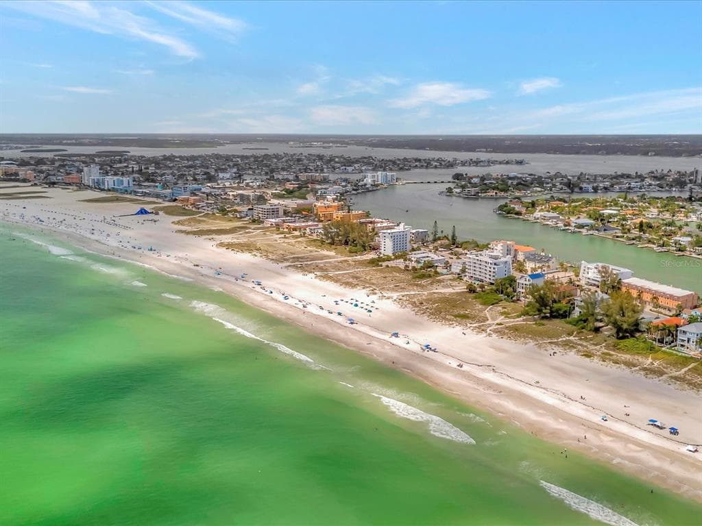 10116 GULF BOULEVARD 502W photo 6