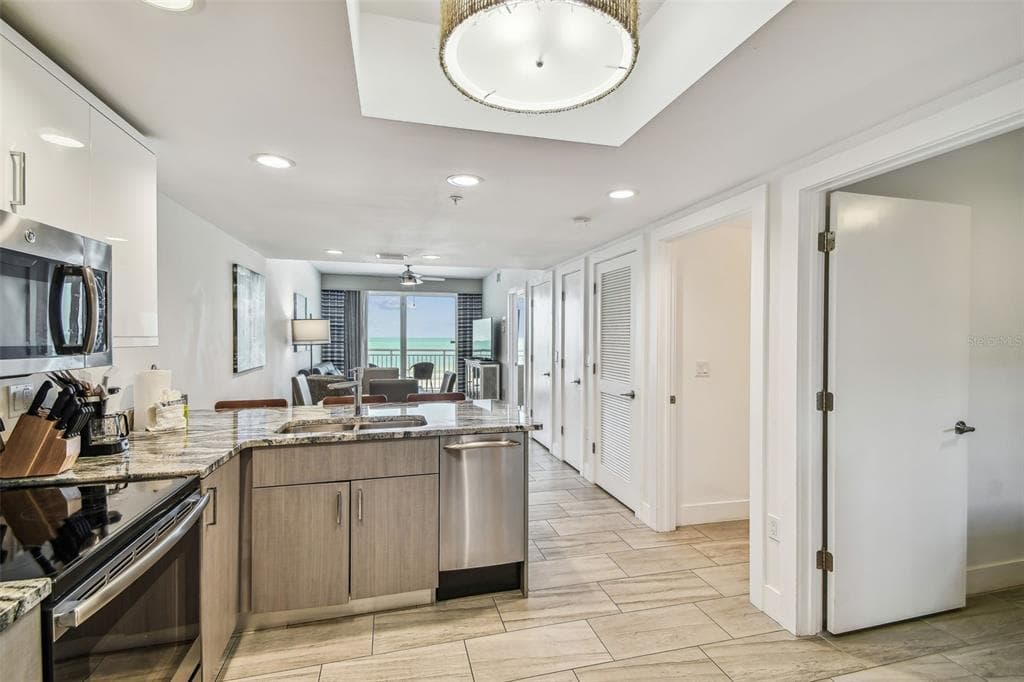 10116 GULF BOULEVARD 502W photo 16