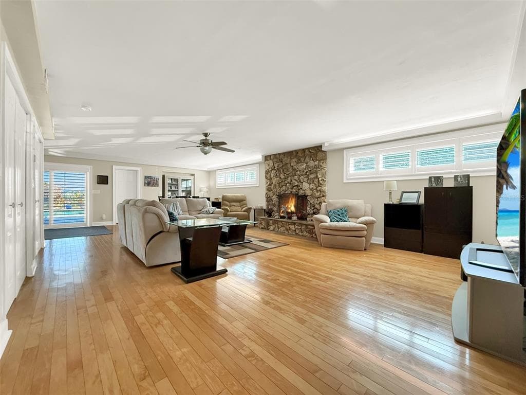 301 QUAY ASSISI photo 20