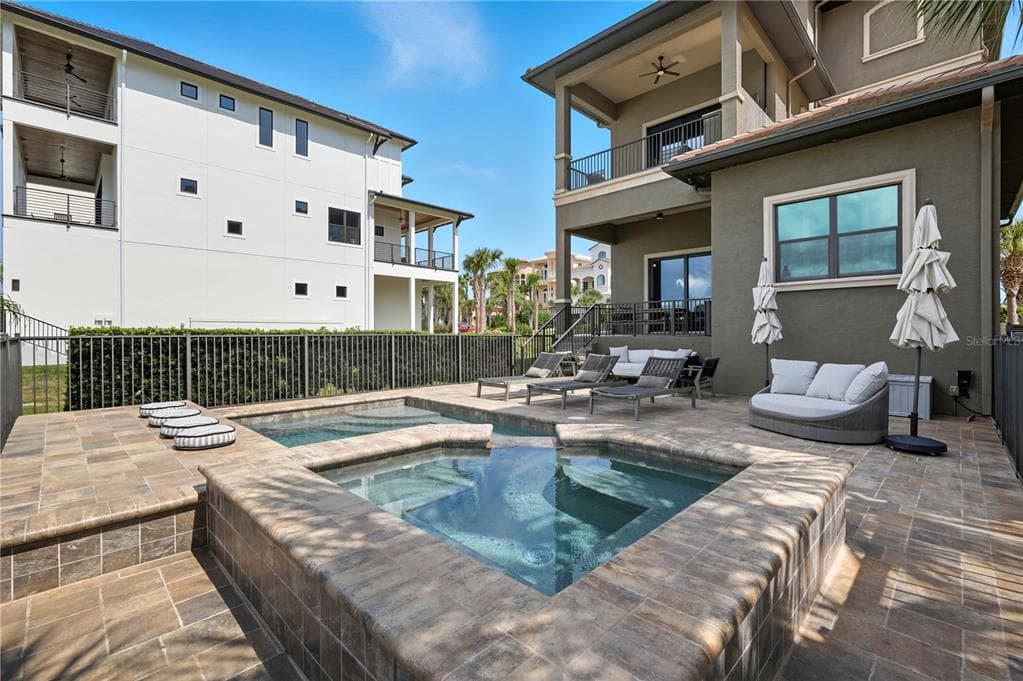 355 OCEAN CREST DRIVE photo 9