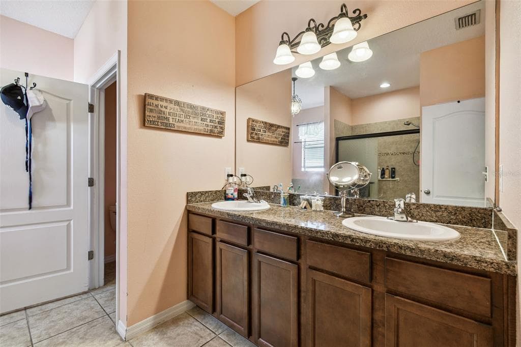 1110 LAUREN MANOR LOOP photo 23