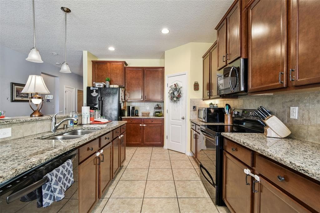 1110 LAUREN MANOR LOOP photo 14
