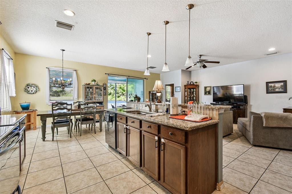 1110 LAUREN MANOR LOOP photo 15