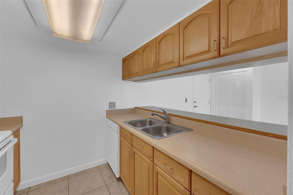 2875 PALM BEACH BOULEVARD 205 photo 9
