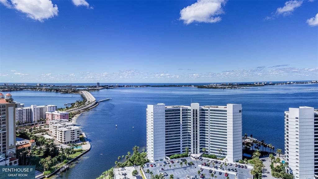 555 QUAY COMMON 2001 photo 1