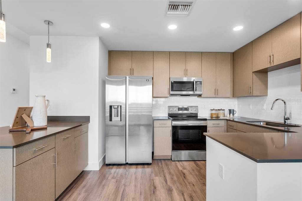 1709 N TAMIAMI TRAIL 503 photo 10