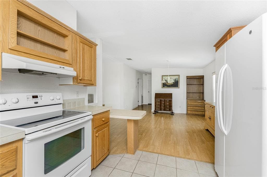 1891 ENGLEWOOD ROAD 81 photo 16