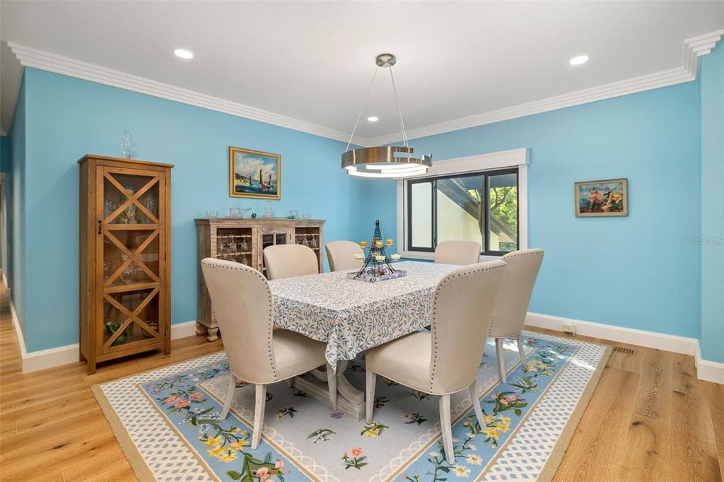 560 HARBOR COVE CIRCLE photo 10