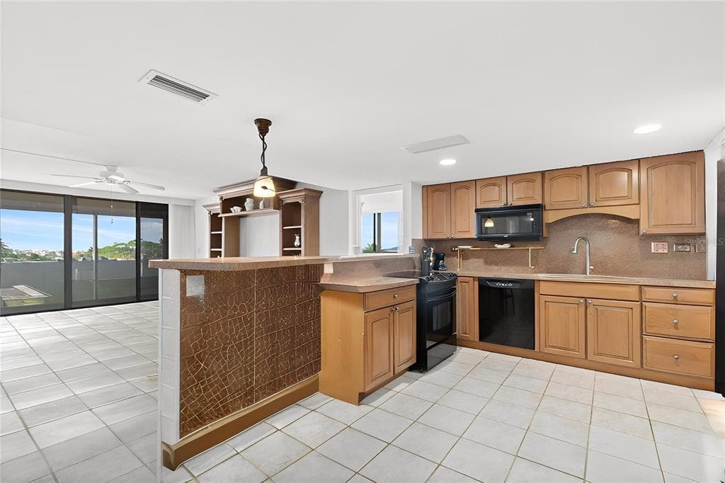 500 TREASURE ISLAND CAUSEWAY 406 photo 5
