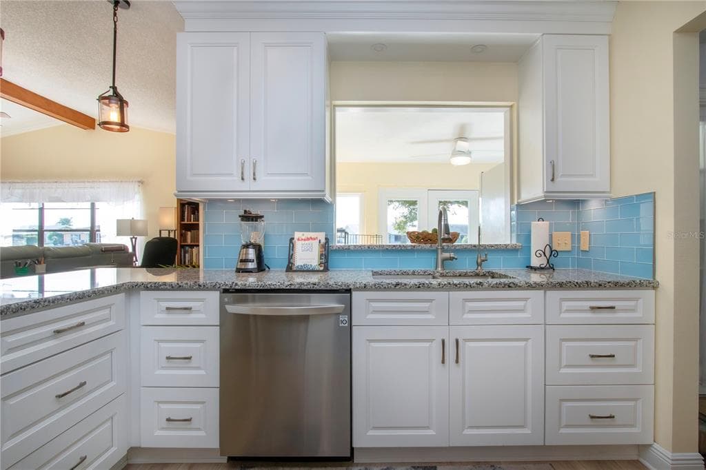 2016 E VIEW DRIVE photo 23