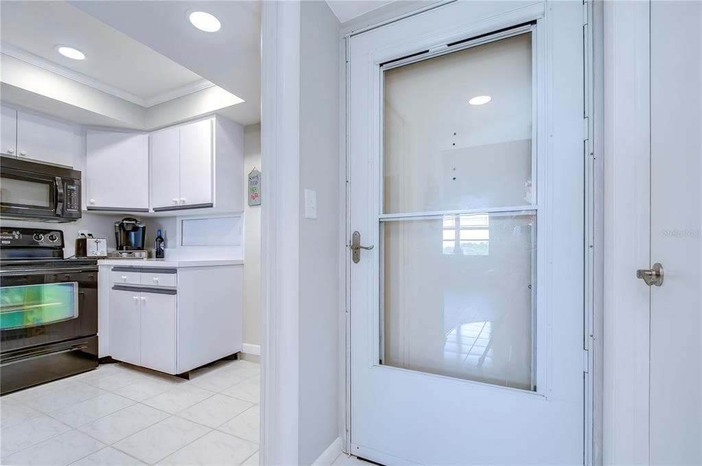 2616 COVE CAY DRIVE 506 photo 11