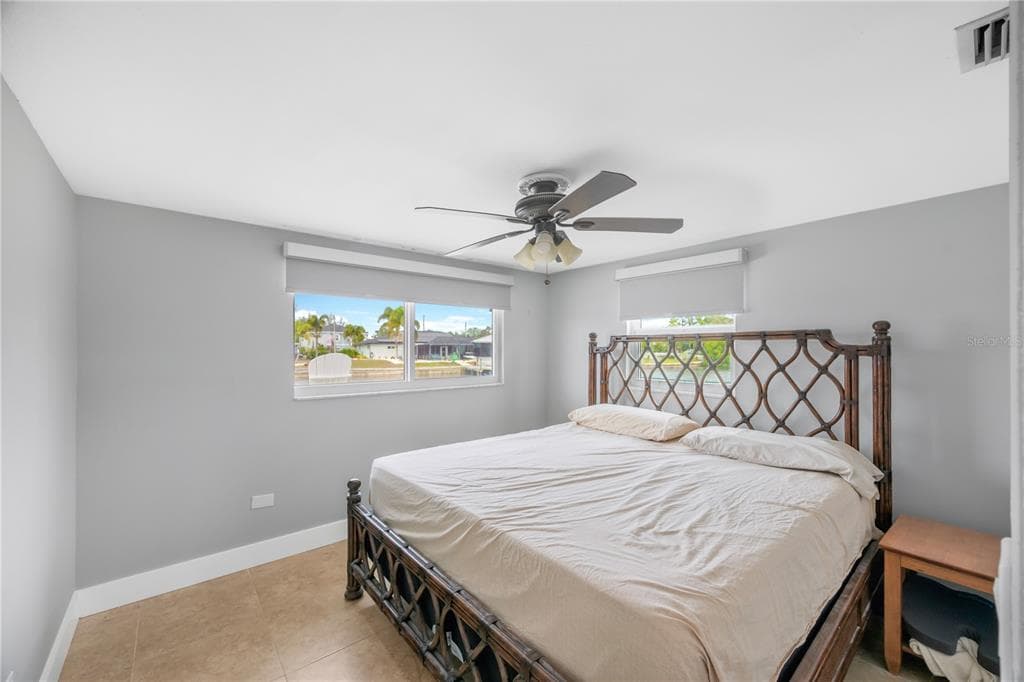 827 BLUE HERON BOULEVARD photo 12