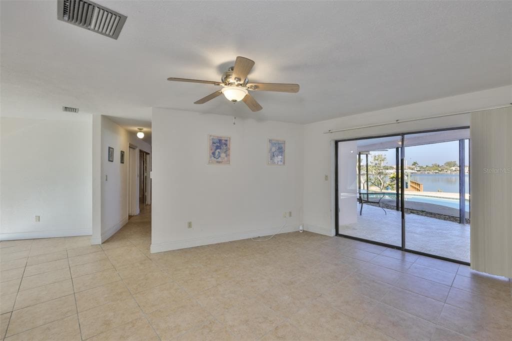 410 HARBOR DRIVE N photo 17