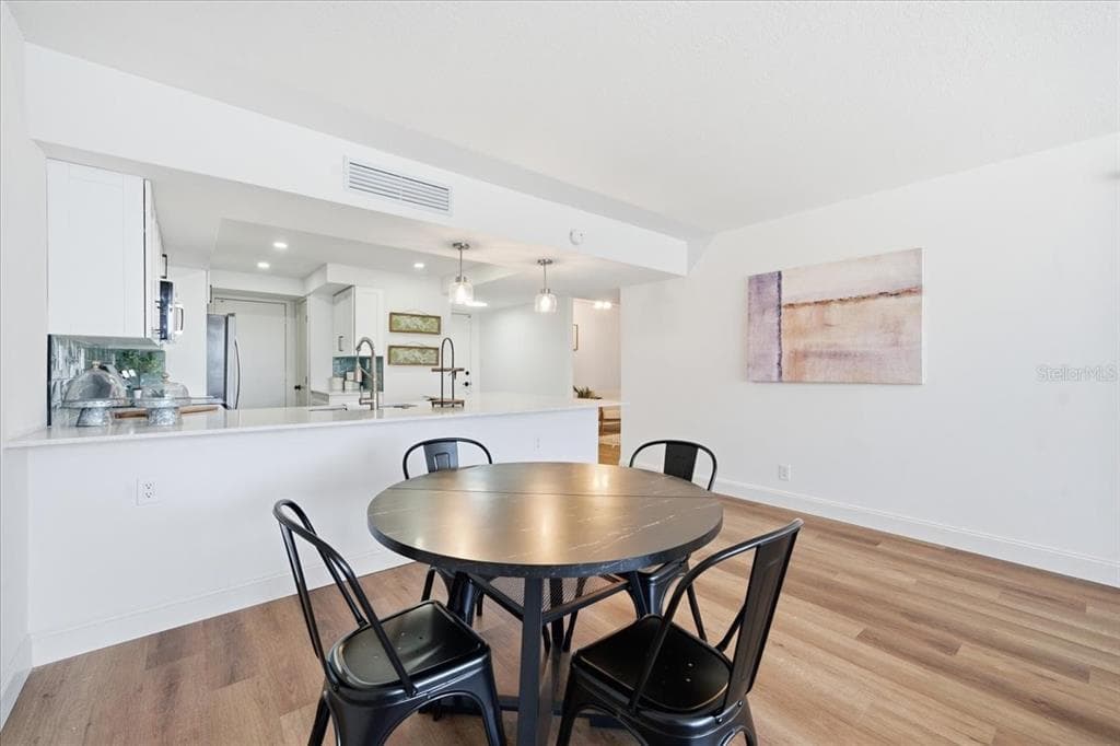7400 SUN ISLAND DRIVE S 202 photo 6