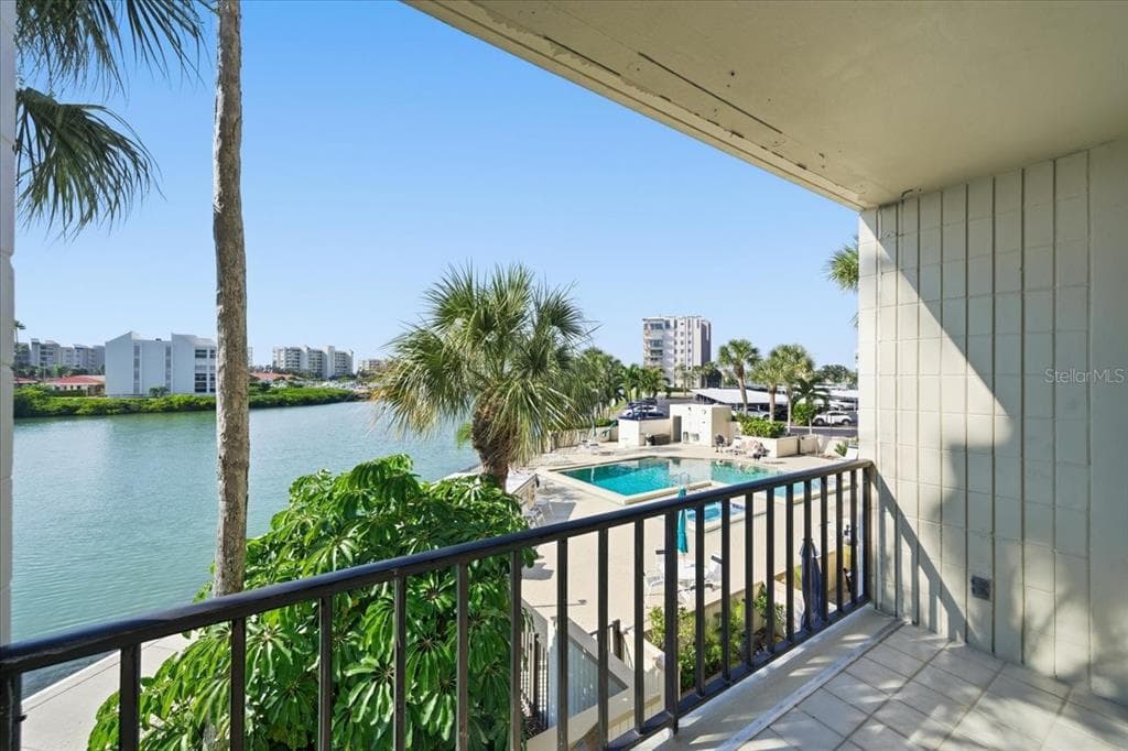 7400 SUN ISLAND DRIVE S 202 photo 9