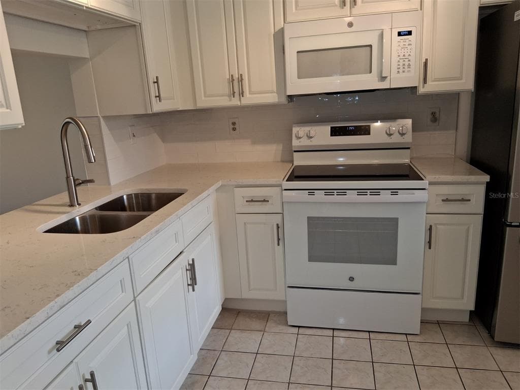 4326 SUMMERSUN DRIVE photo 7