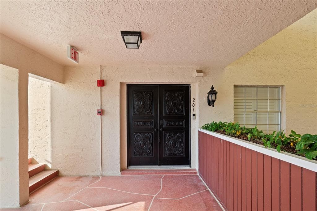 2900 GULF BOULEVARD 201 photo 2