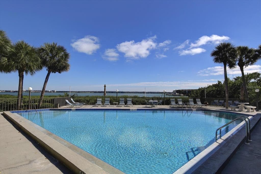 1501 GULF BOULEVARD 604 photo 25
