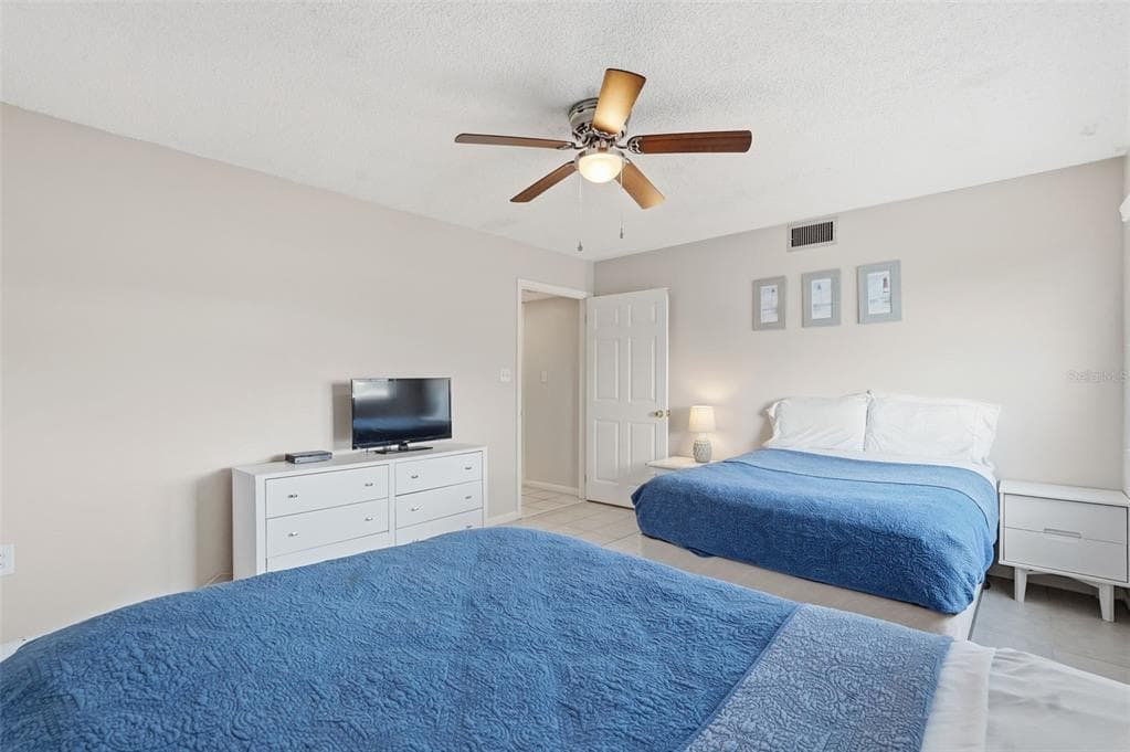 17450 GULF BOULEVARD 104 photo 19