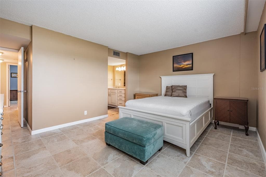 2620 COVE CAY DRIVE 601 photo 18