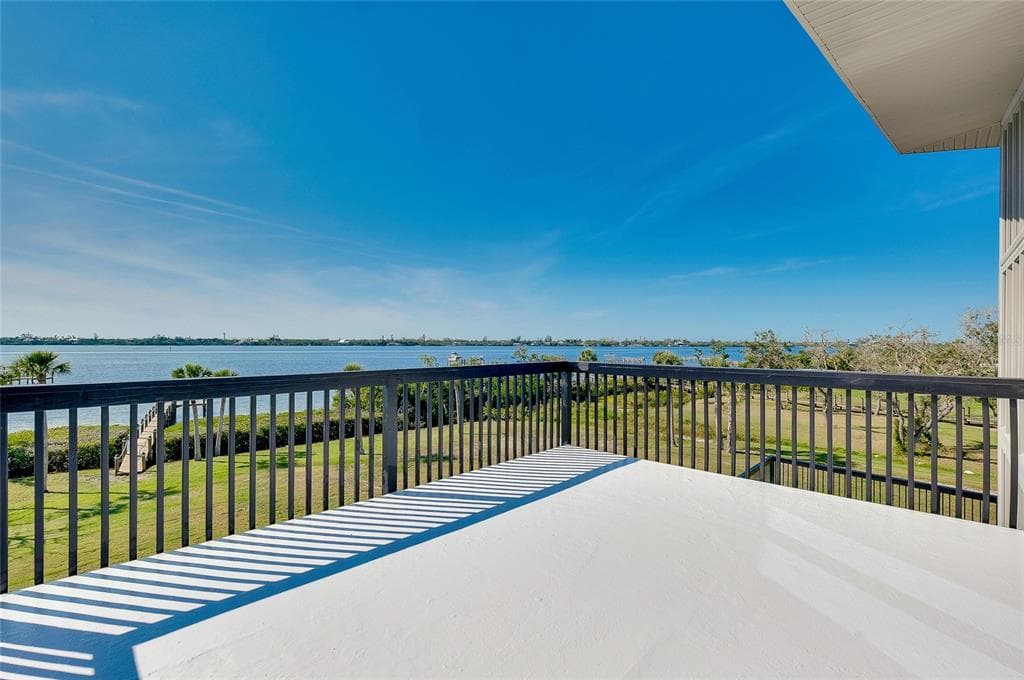 1089 BAYSHORE DRIVE photo 22