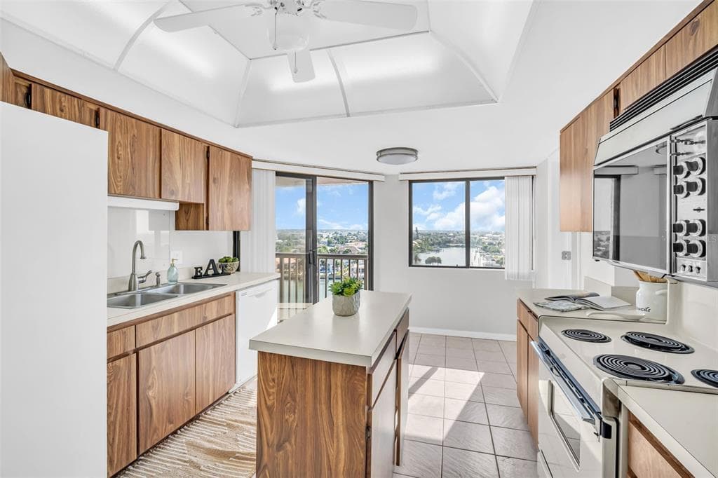 1651 SAND KEY ESTATES CT 74 photo 17