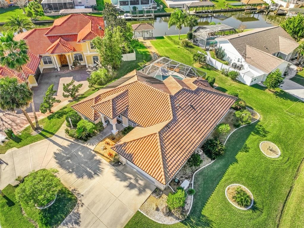 2 CHER COURT photo 1
