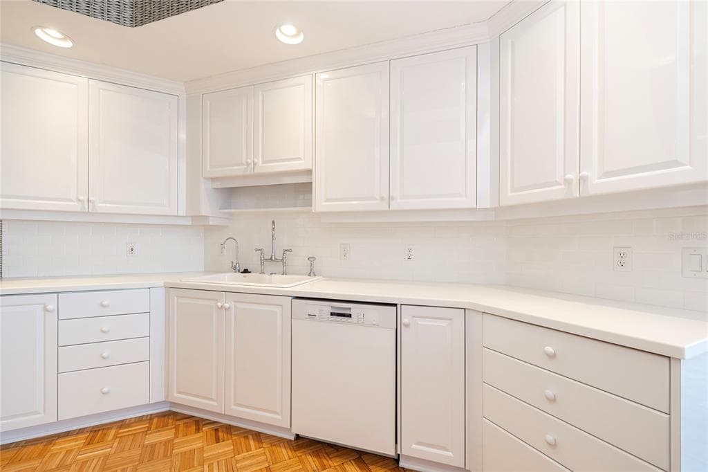 2 SEASIDE LANE 103 photo 19